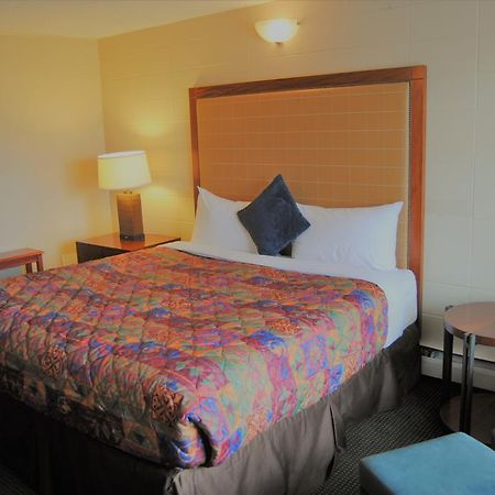 Derrick Motel Едмонтон Екстер'єр фото