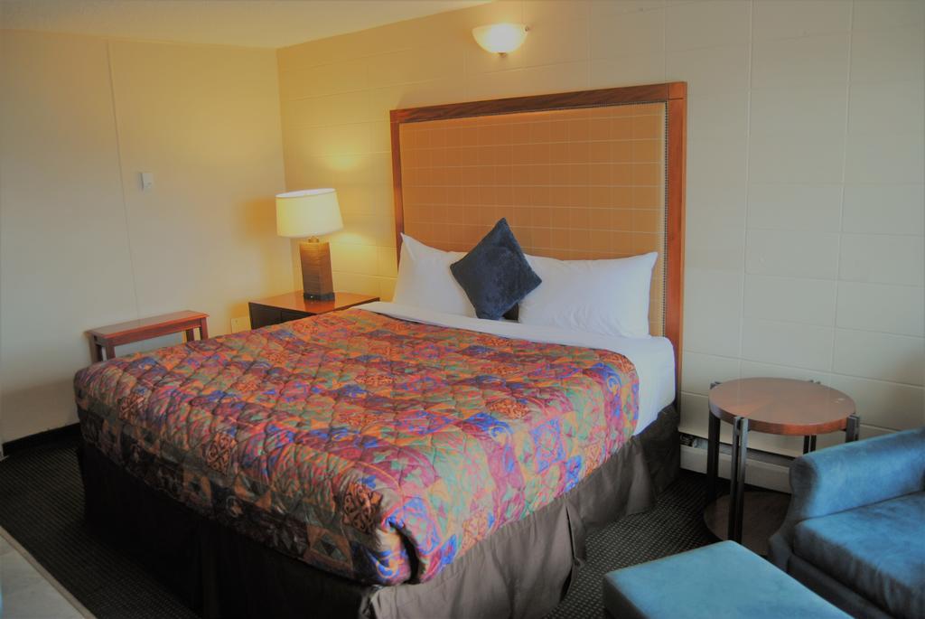 Derrick Motel Едмонтон Екстер'єр фото