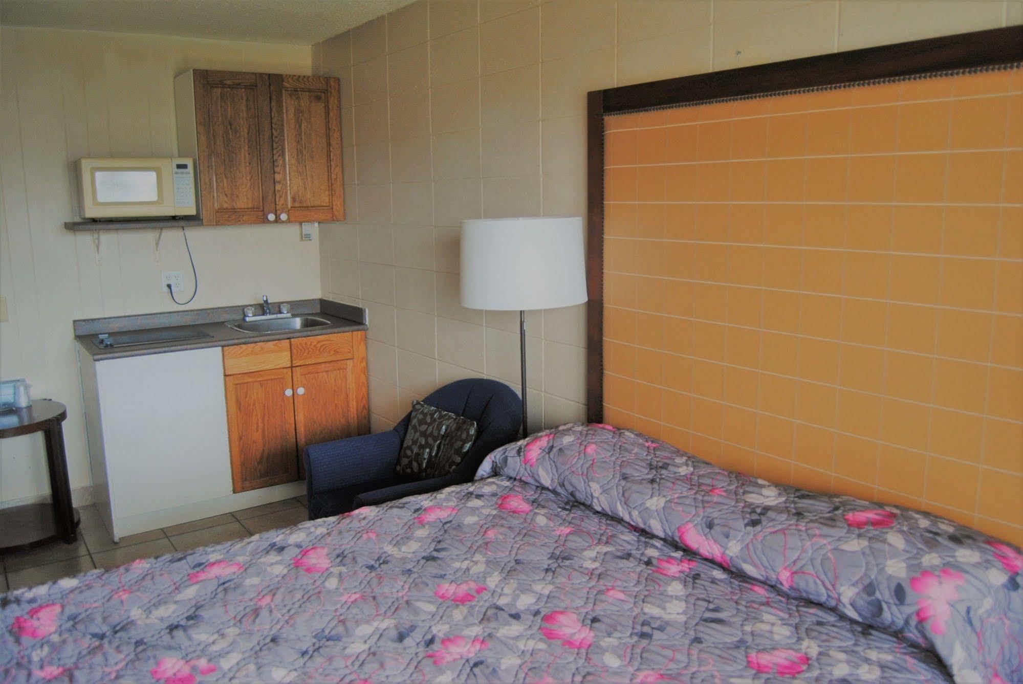 Derrick Motel Едмонтон Екстер'єр фото