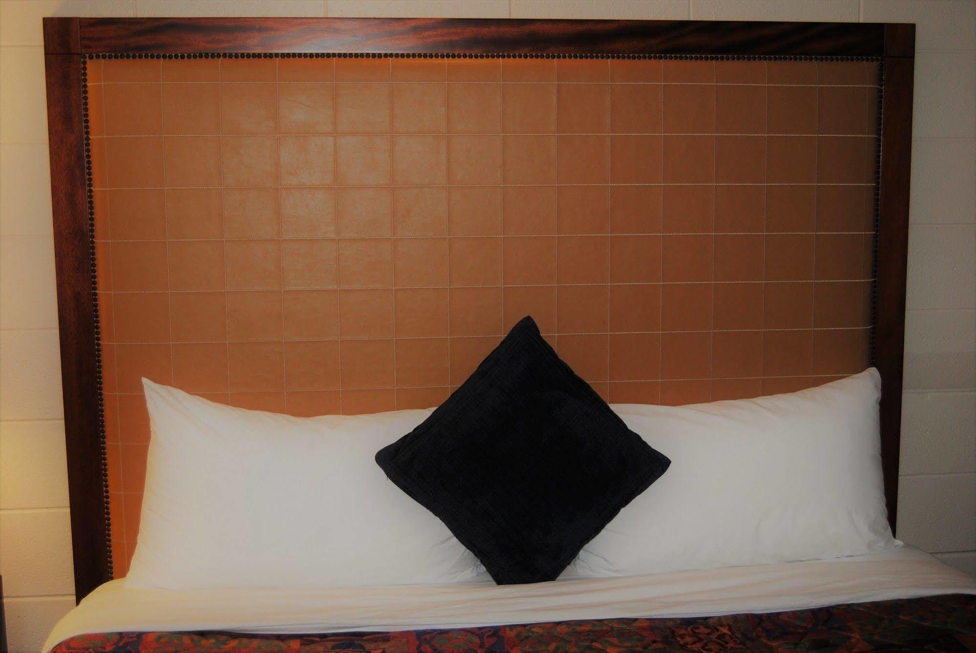 Derrick Motel Едмонтон Екстер'єр фото