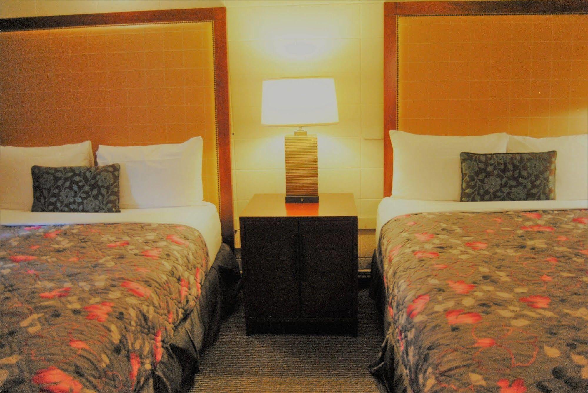 Derrick Motel Едмонтон Екстер'єр фото
