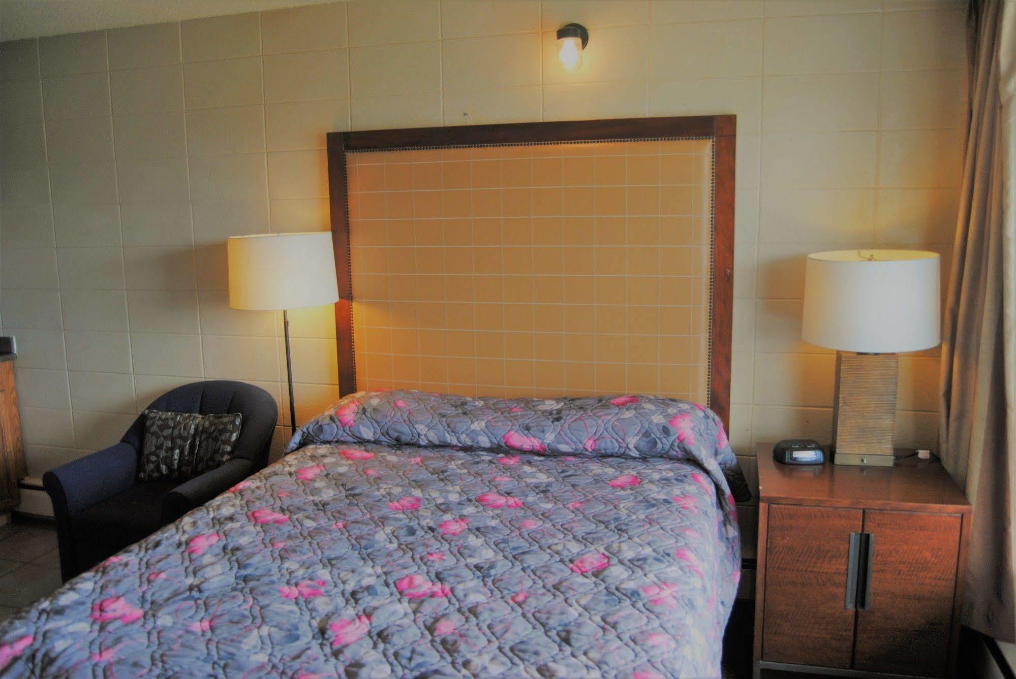 Derrick Motel Едмонтон Екстер'єр фото