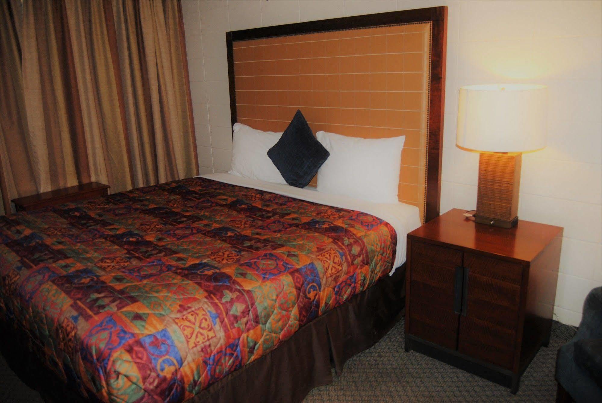 Derrick Motel Едмонтон Екстер'єр фото